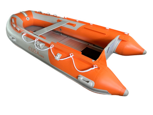 Εσωτερικό φουσκωτού σκάφους CUDA AERO 3.4m με αντιολισθητικό πάτωμα αλουμινίου για μέγιστη αντοχή.