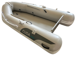 Πλάγιο προφίλ γκρι φουσκωτού σκάφους CUDA mini 2,5m, χωρητικότητας 3 ατόμων.